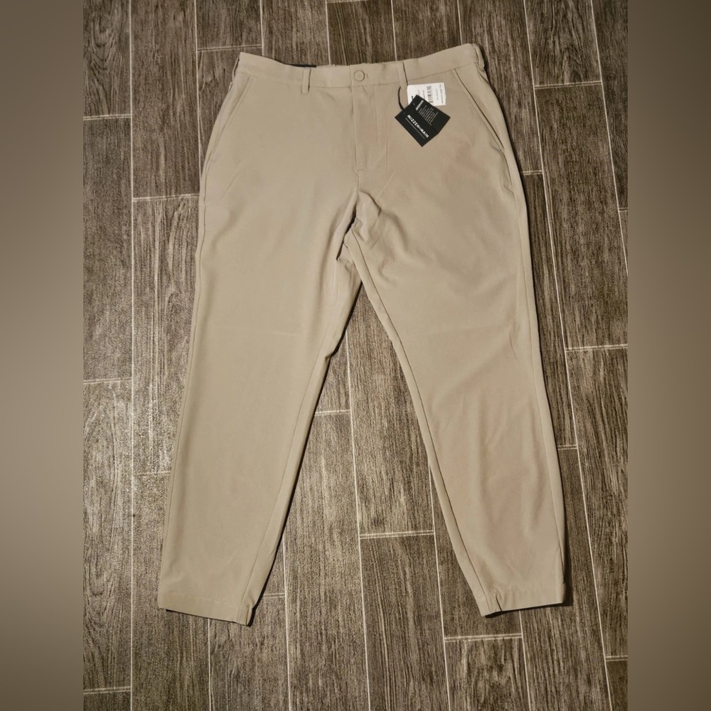 Mizzen Main Helmsman Jogger Pants Mens 38W Beige Slim Fit Tech Stretch Wicking